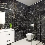 Number Xi - Beachfront Luxury With Pool Apartmán