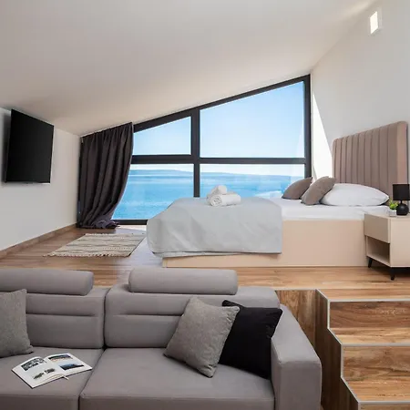 Number Xi - Beachfront Luxury With Pool *