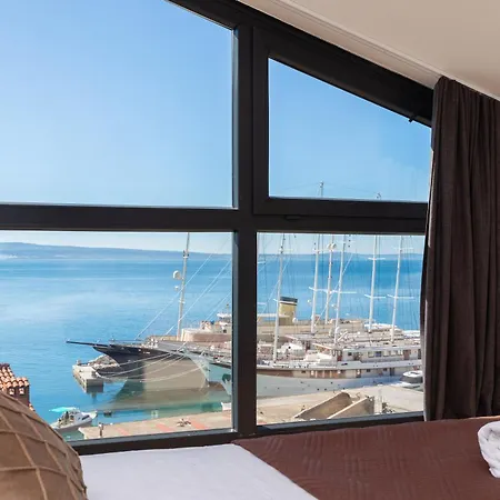 דירה Number Xi - Beachfront Luxury With Pool