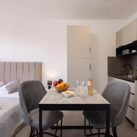 Number Xi - Beachfront & Pool Lejlighed
