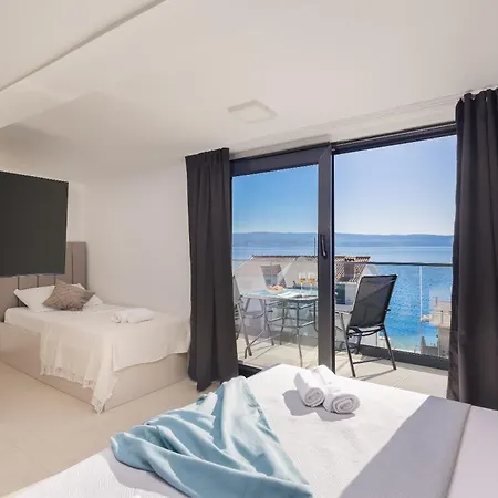 דירה Number Xi - Beachfront Luxury With Pool ז'סניסה