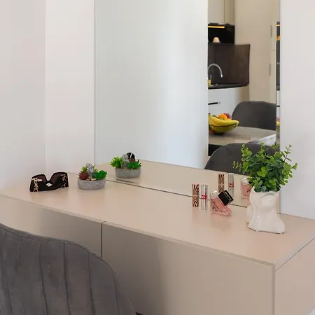 דירה Number Xi - Beachfront Luxury With Pool ז'סניסה