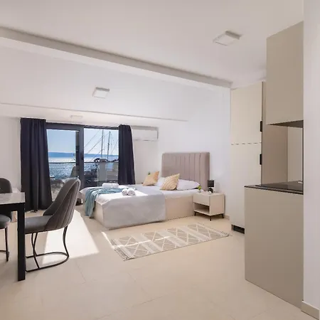 Number Xi - Beachfront Luxury With Pool *