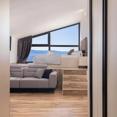 Number Xi - Beachfront Luxury With Pool דירה ז'סניסה