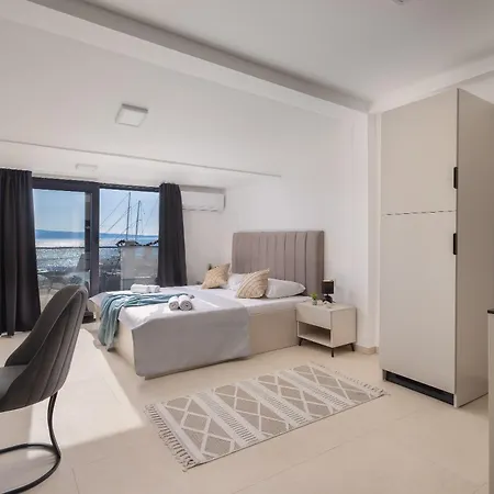 Number Xi - Beachfront Luxury With Pool * Jesenice (Split-Dalmatia)