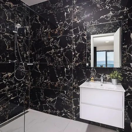 Number Xi - Beachfront Luxury With Pool * ז'סניסה