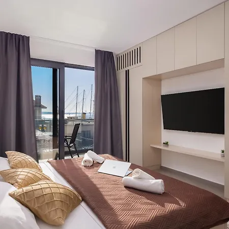 דירה Number Xi - Beachfront Luxury With Pool