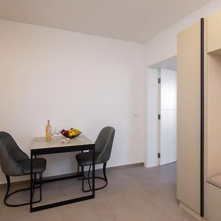 Number Xi - Beachfront Luxury With Pool Jesenice (Split-Dalmatia)