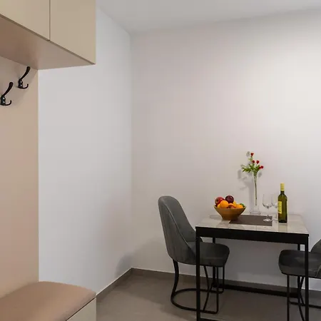 Number Xi - Beachfront Luxury With Pool Apartmán Jesenice (Split-Dalmatia)