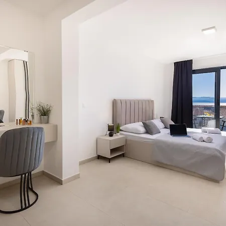 Apartmán Number Xi - Beachfront Luxury With Pool *