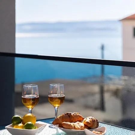 Apartmán Number Xi - Beachfront Luxury With Pool