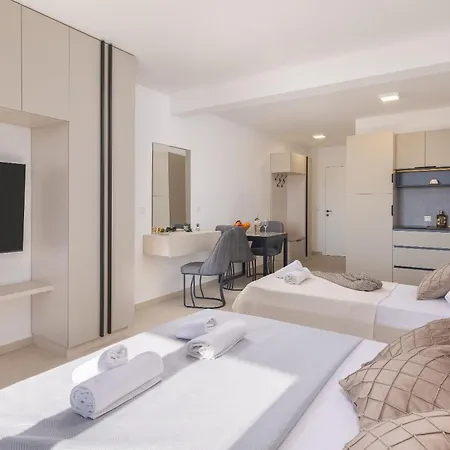 דירה Number Xi - Beachfront Luxury With Pool *