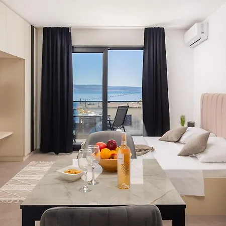 דירה Number Xi - Beachfront Luxury With Pool ז'סניסה
