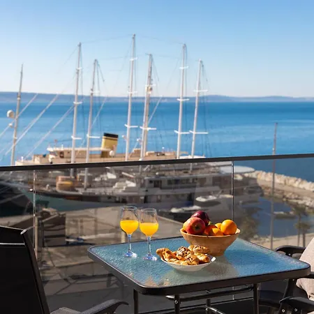 Number Xi - Beachfront Luxury With Pool ז'סניסה