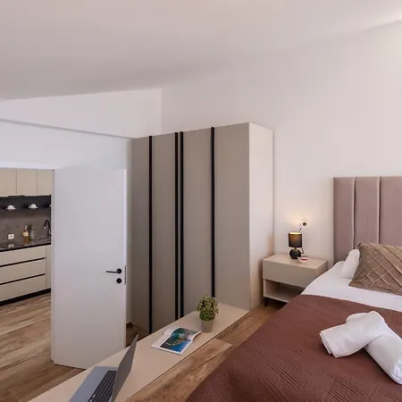 Number Xi - Beachfront Luxury With Pool * Jesenice (Split-Dalmatia)