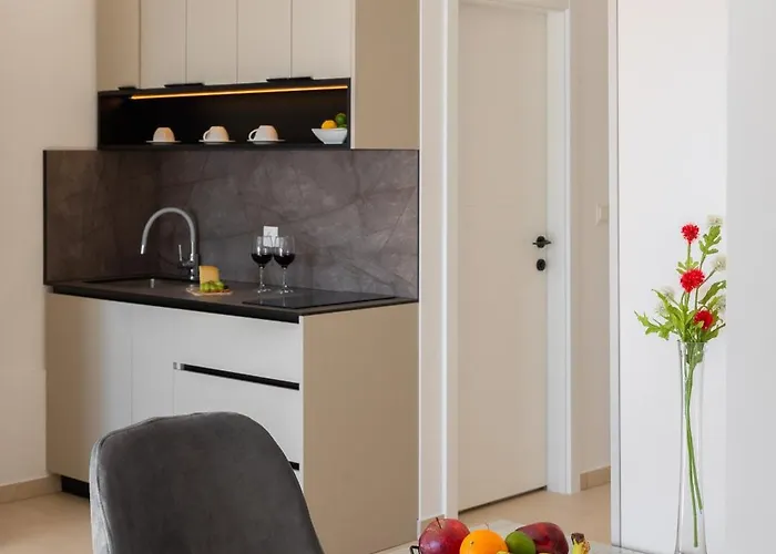 Apartment Number Xi - Beachfront & Pool *