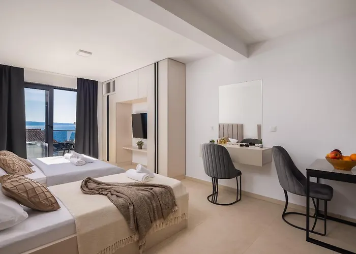 Lejlighed Number Xi - Beachfront & Pool Jesenice (Split-Dalmatia)