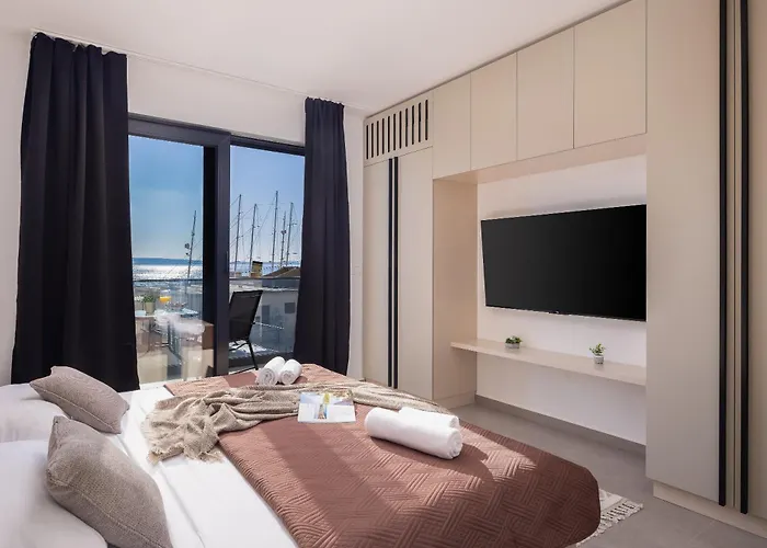 Number Xi - Beachfront & Pool Lejlighed