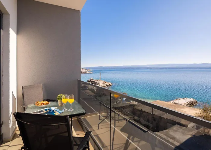 Number Xi - Beachfront & Pool Lejlighed Jesenice (Split-Dalmatia)