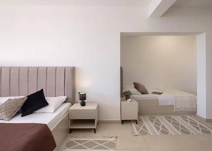 Number Xi - Beachfront & Pool Jesenice (Split-Dalmatia)