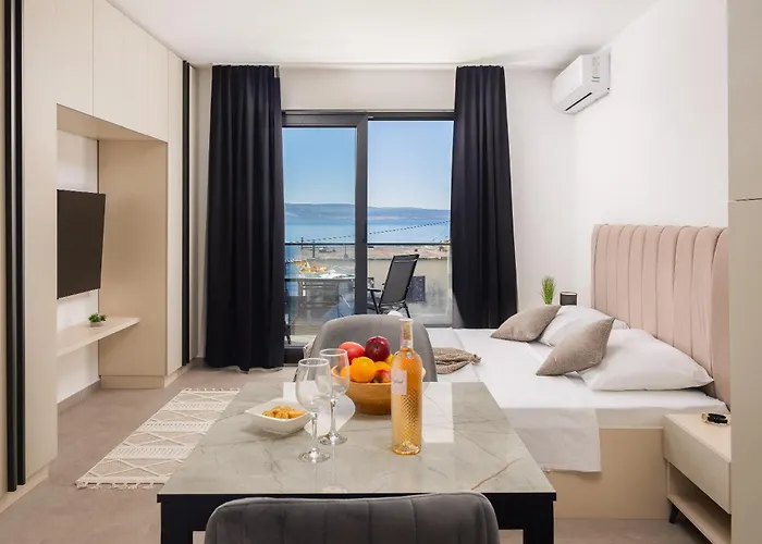 Lejlighed Number Xi - Beachfront & Pool Jesenice (Split-Dalmatia)