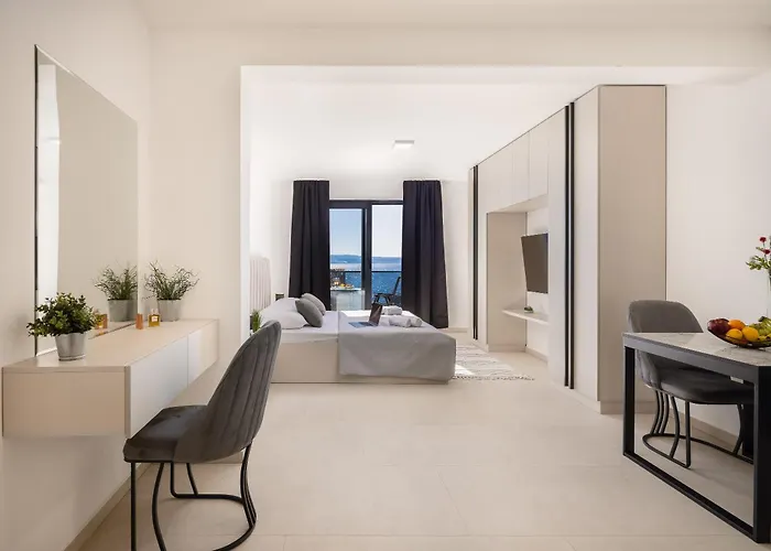 Number Xi - Beachfront & Pool Lejlighed *